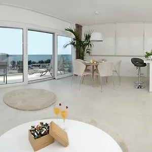 Deja Views Apartment